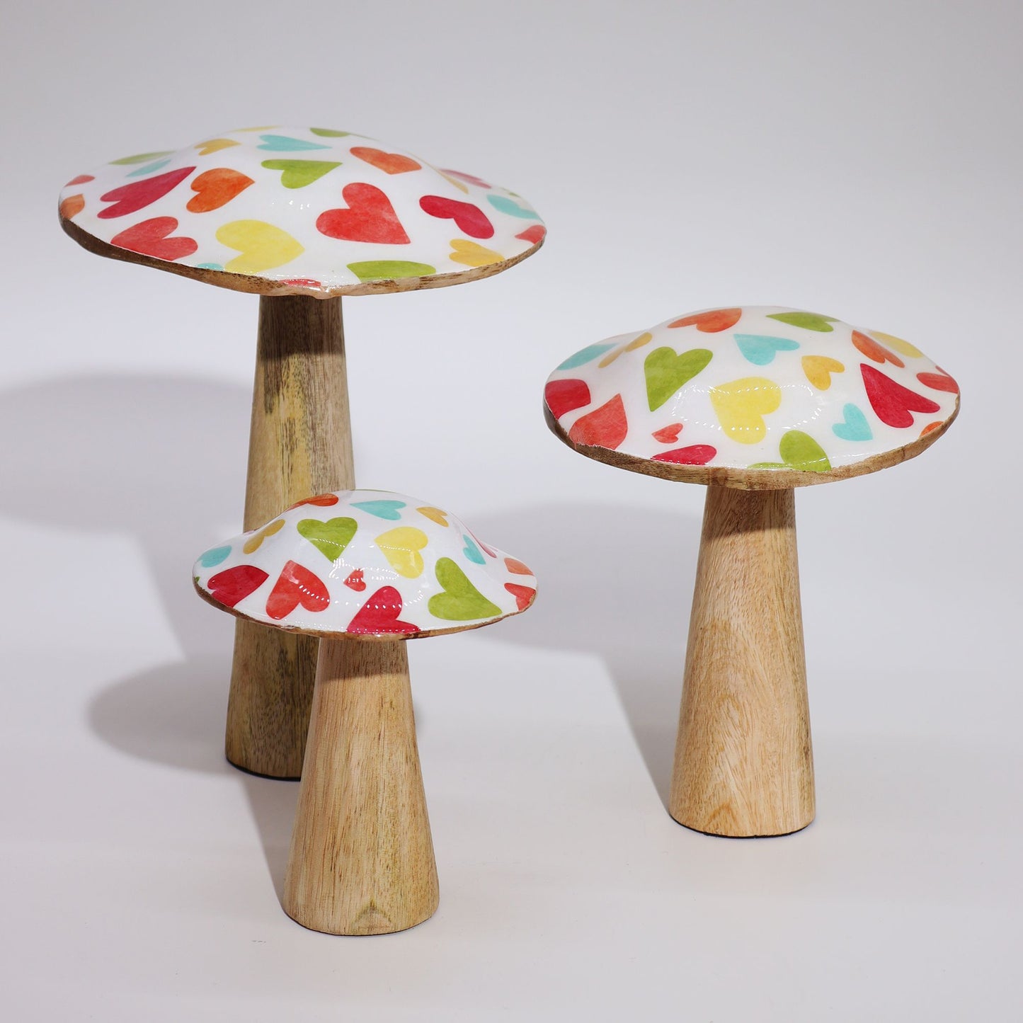 Dekopilz aus Mangoholz mit Pastellherzen - 10 cm Naturdeko