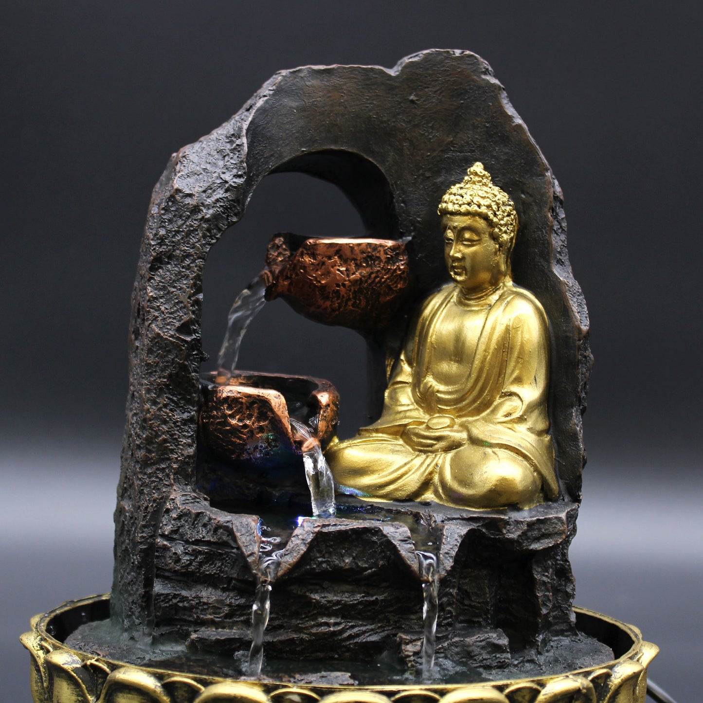 Goldener Buddha Tischbrunnen – Feng Shui Wasserspiel mit LED-Beleuchtung, 30 cm
