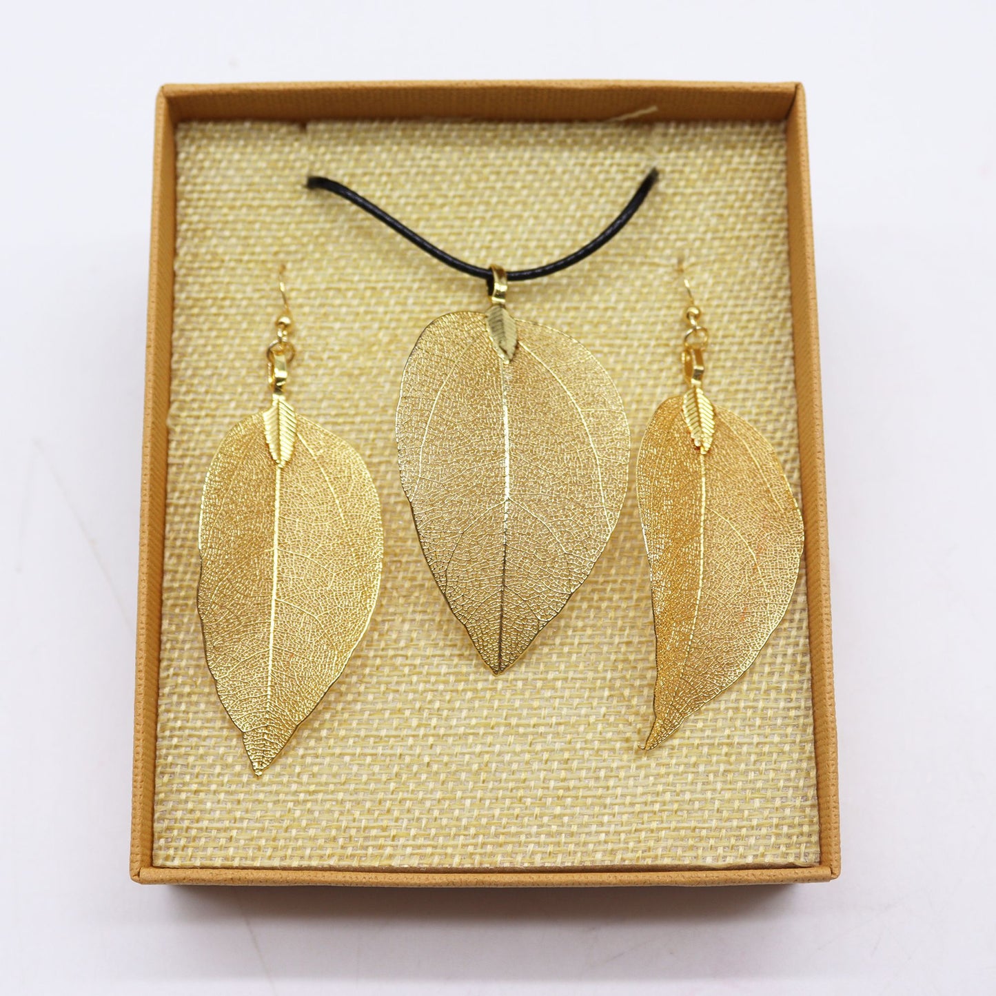 Goldenes Blattjuwel Set – Unikat-Schmuck aus echten Blättern (Halskette & Ohrringe)