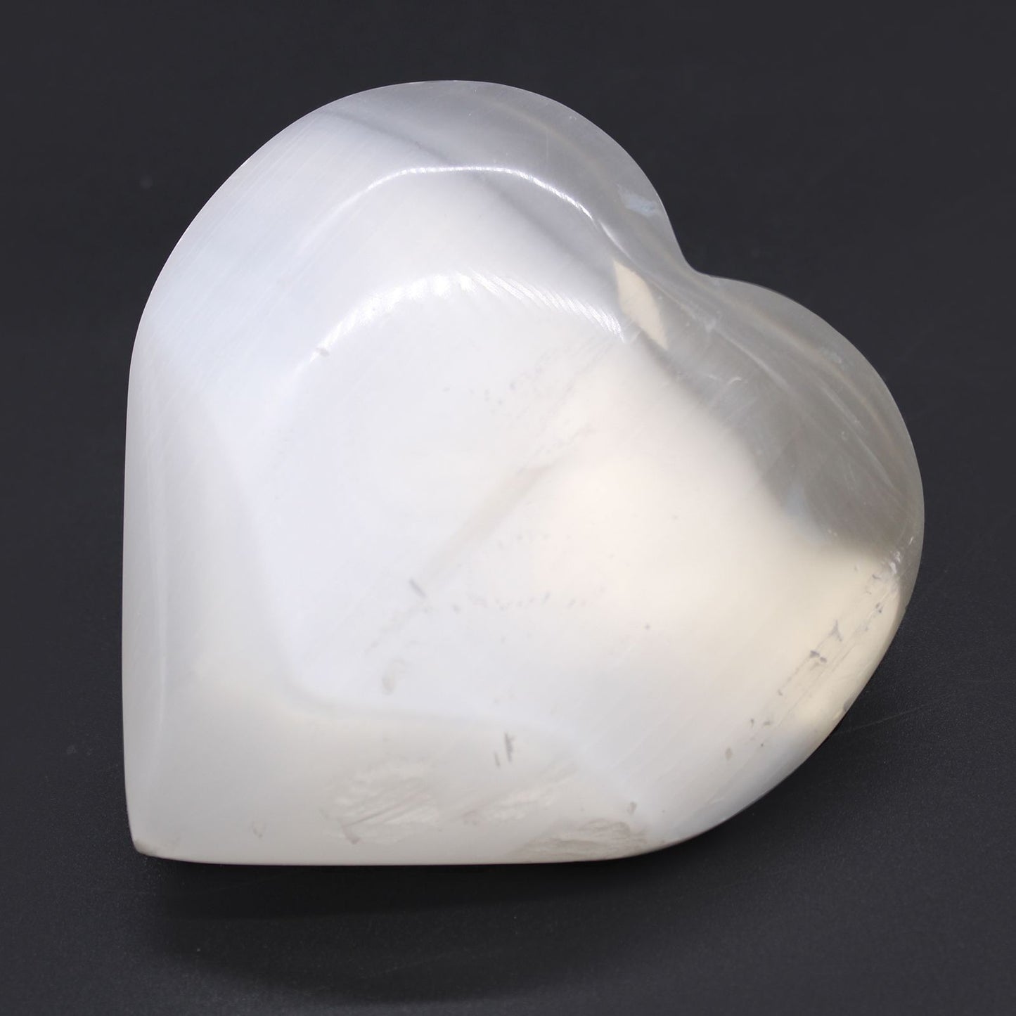 Herz aus Selenit – Handgefertigte Kristallfigur, 10 cm