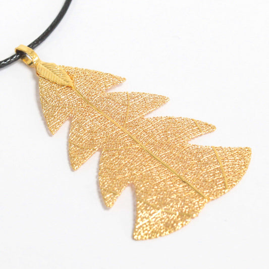 Goldene Halskette mit echtem Tannenzweig - Ein Unikat der Natur