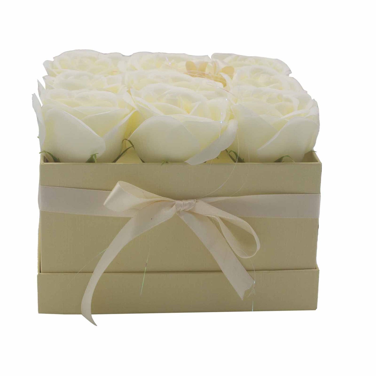 Seifenblumen Bouquet mit 9 cremefarbenen Rosen in Geschenkbox
