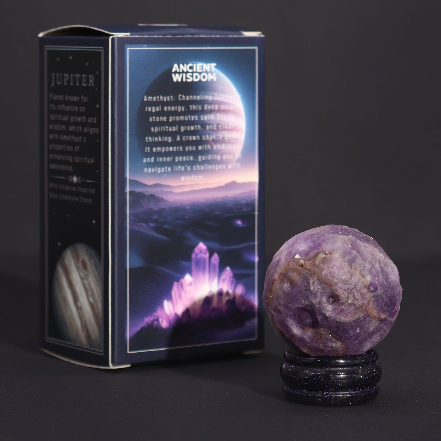 Amethyst-Kugel 'Jupiter' auf Goldfluss-Sockel – 40mm Edelstein-Planet