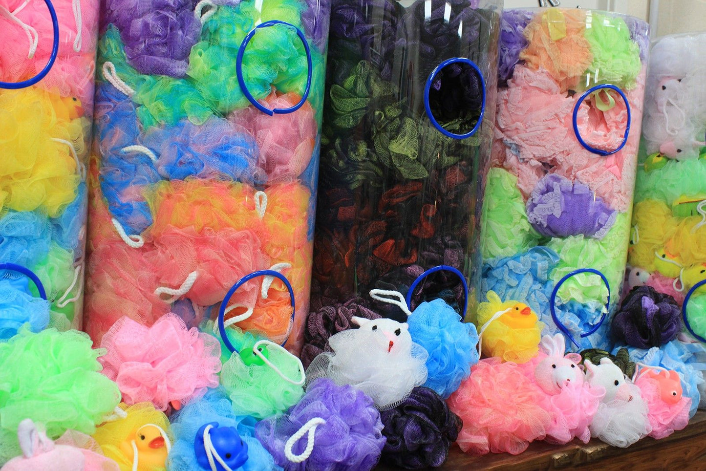 Vivid Glow Duschschwamm-Set – 4 Stück in Präsentationsröhre