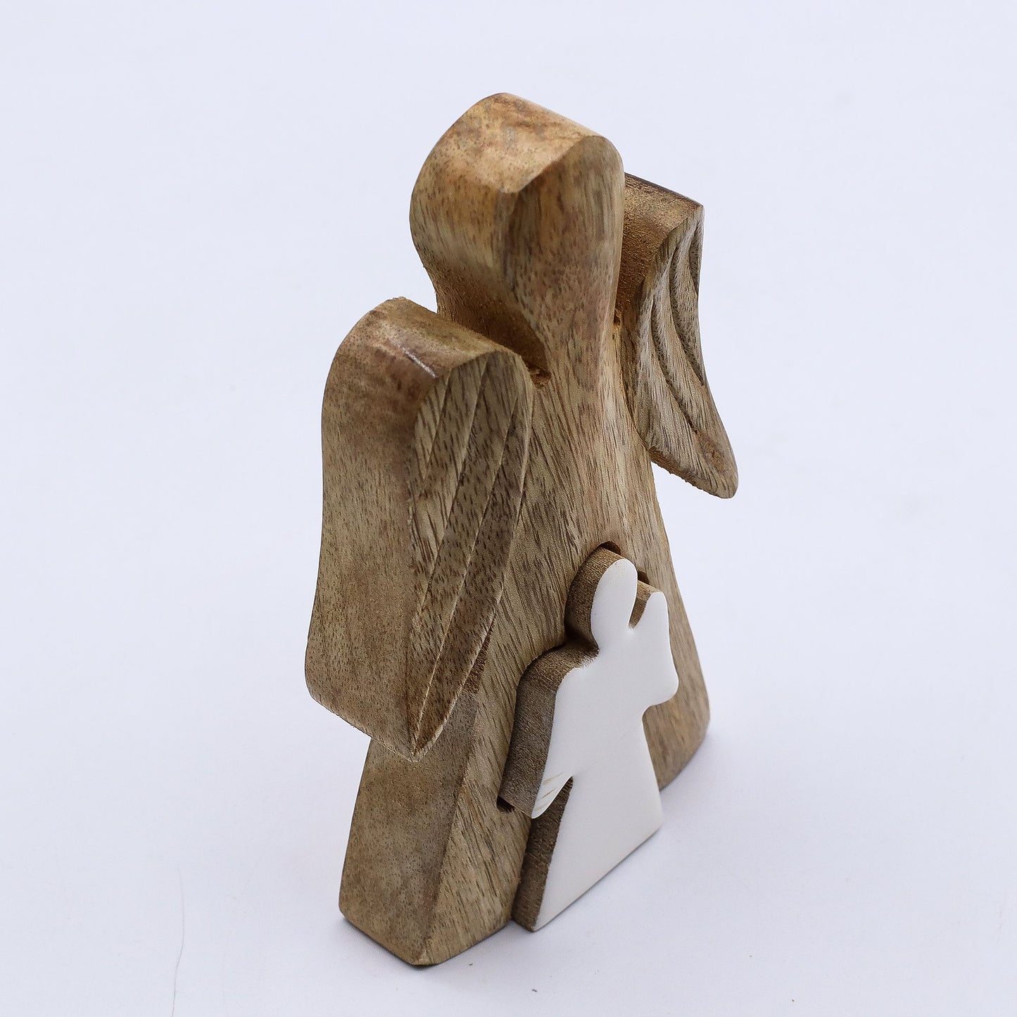Engelsfigur aus Mango-Holz mit weißer Emaille – Symbol des Schutzes
