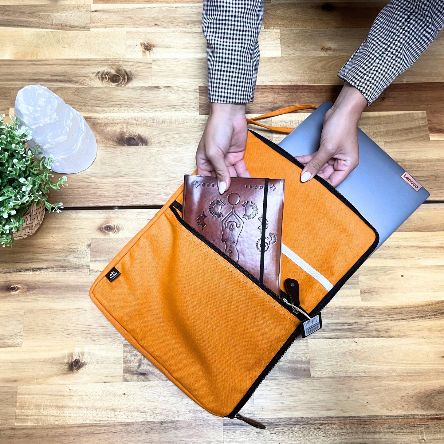 Laptop-Tasche Canvas Travel in Orange – Natürlicher Schutz für Geräte bis 24x33 cm