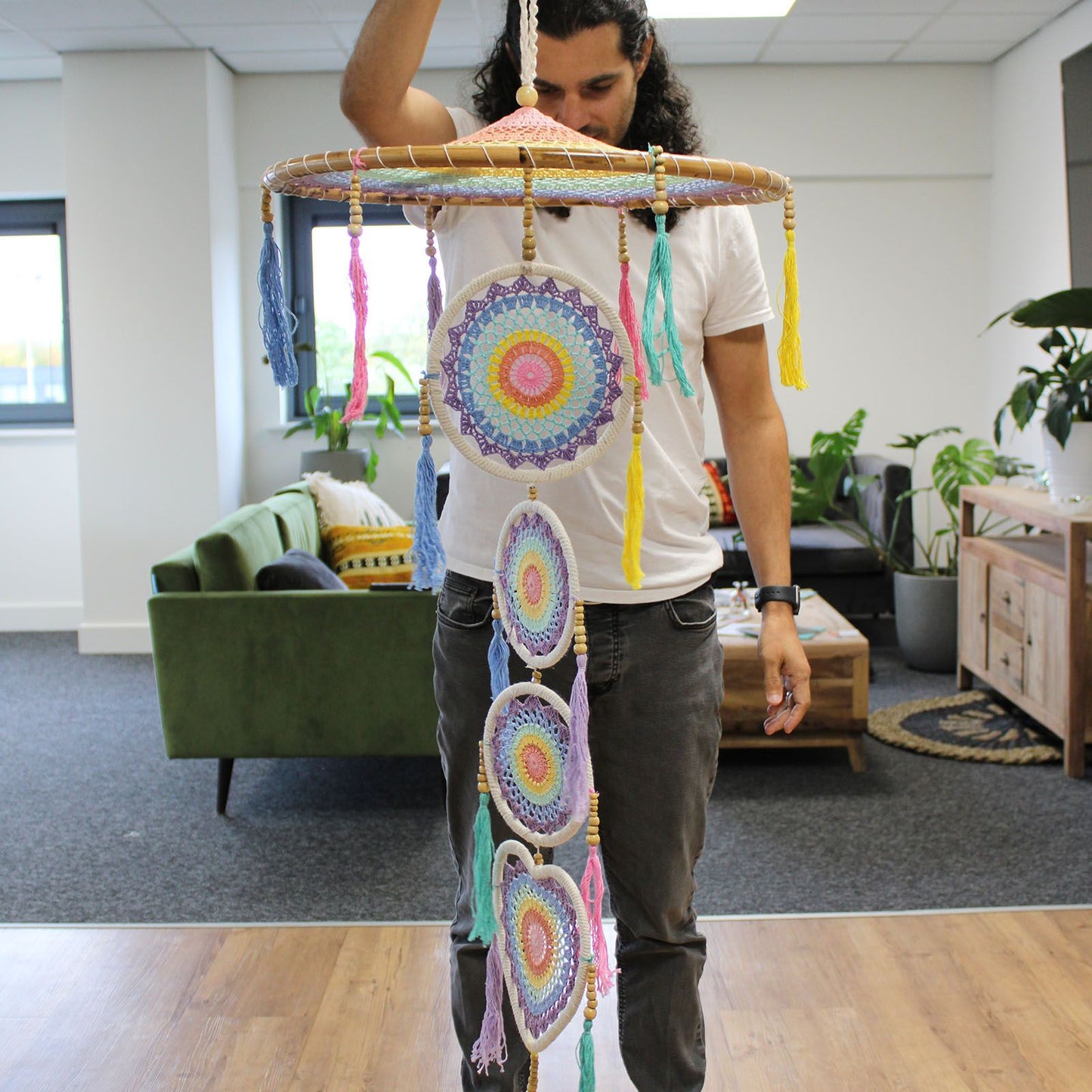 Großformatiger Traumfänger 'Bali Payung' (140cm) in Pastellfarben