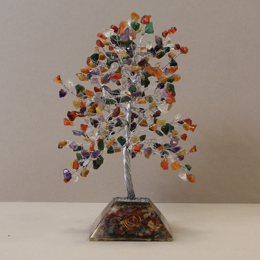 Kristallbaum auf Orgonit-Pyramide – 320 natürliche Edelsteine