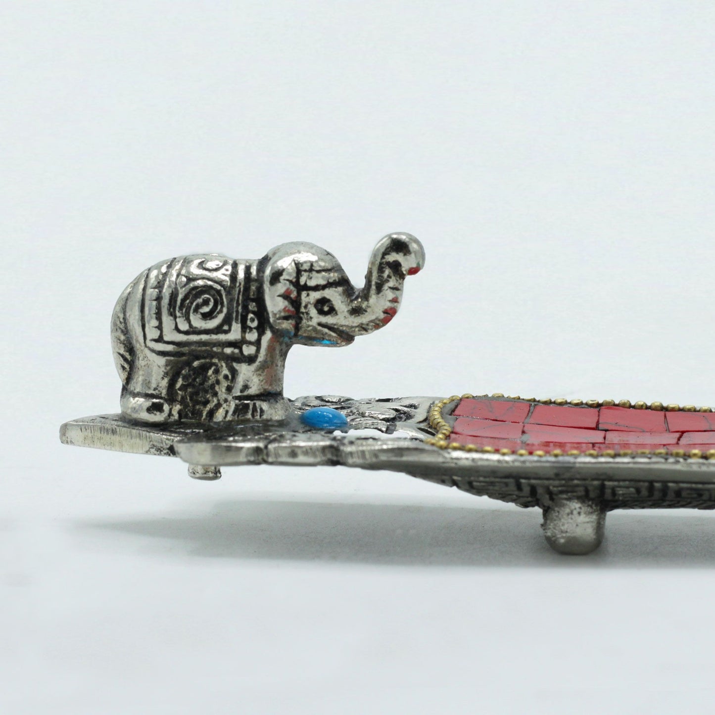 Räucherstäbchenhalter 'Elefant Tibet' - Handgefertigtes Metall-Mosaik in Blau, Rot & Türkis