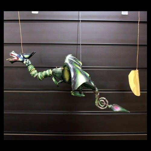 Handgeschnitztes Drachen-Mobile aus Kokosnuss, 46 cm - Natürliche Raumdekoration