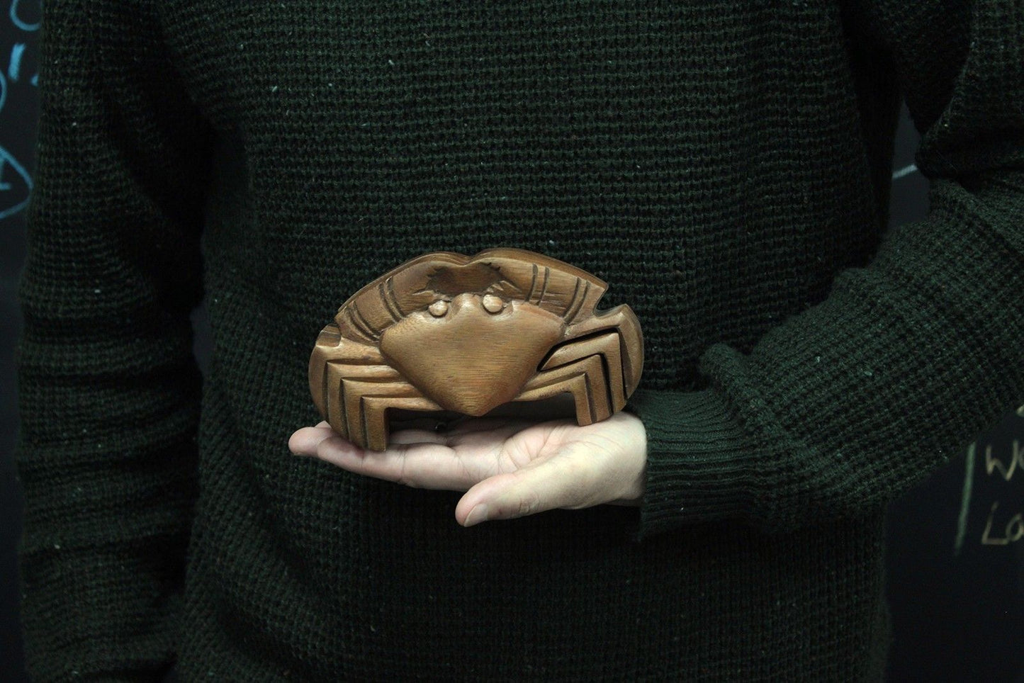 Bali Magic Box 'Beach Crab' - Rätselbox aus Sheeshamholz mit Geheimfach