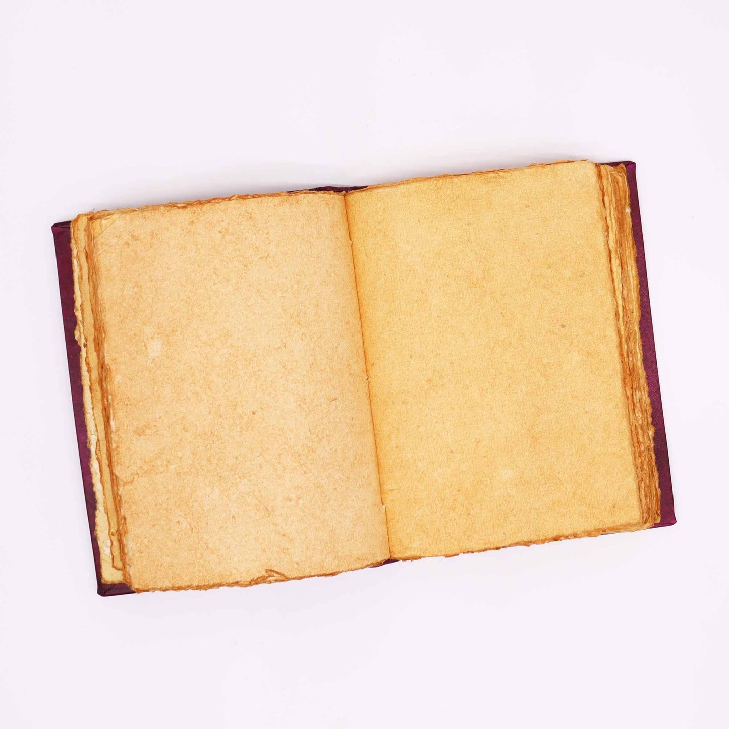 Notizbuch aus Leder in Karmesinrot mit Hamsa-Motiv – 200 Seiten mit Deckle Edge