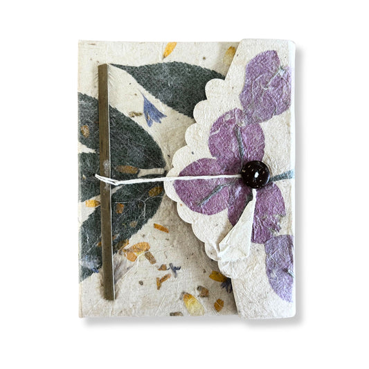 Notizbuch mit echten Bougainvillea-Blüten – Ein Unikat aus Lokta-Papier