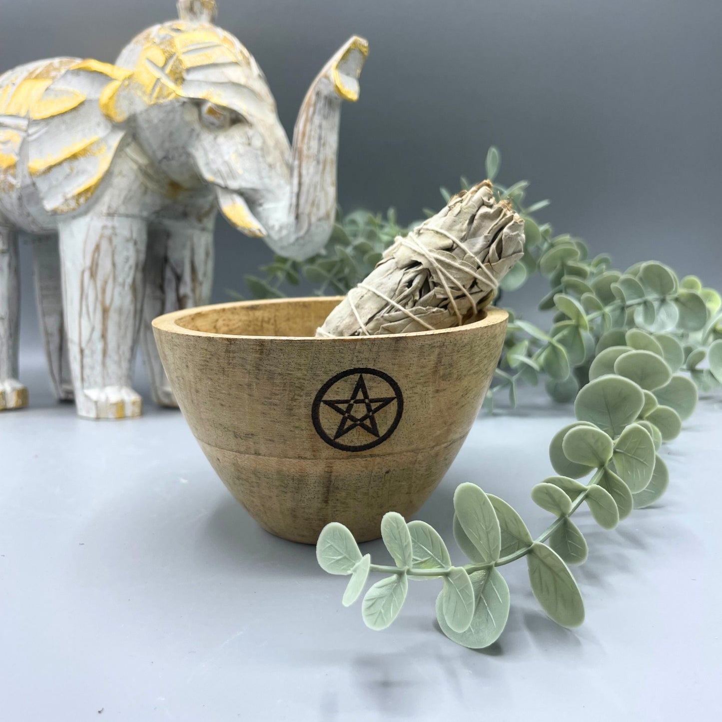 Ritualschale Pentagon aus Mangoholz – Handgeschnitzt, 12 x 7 cm