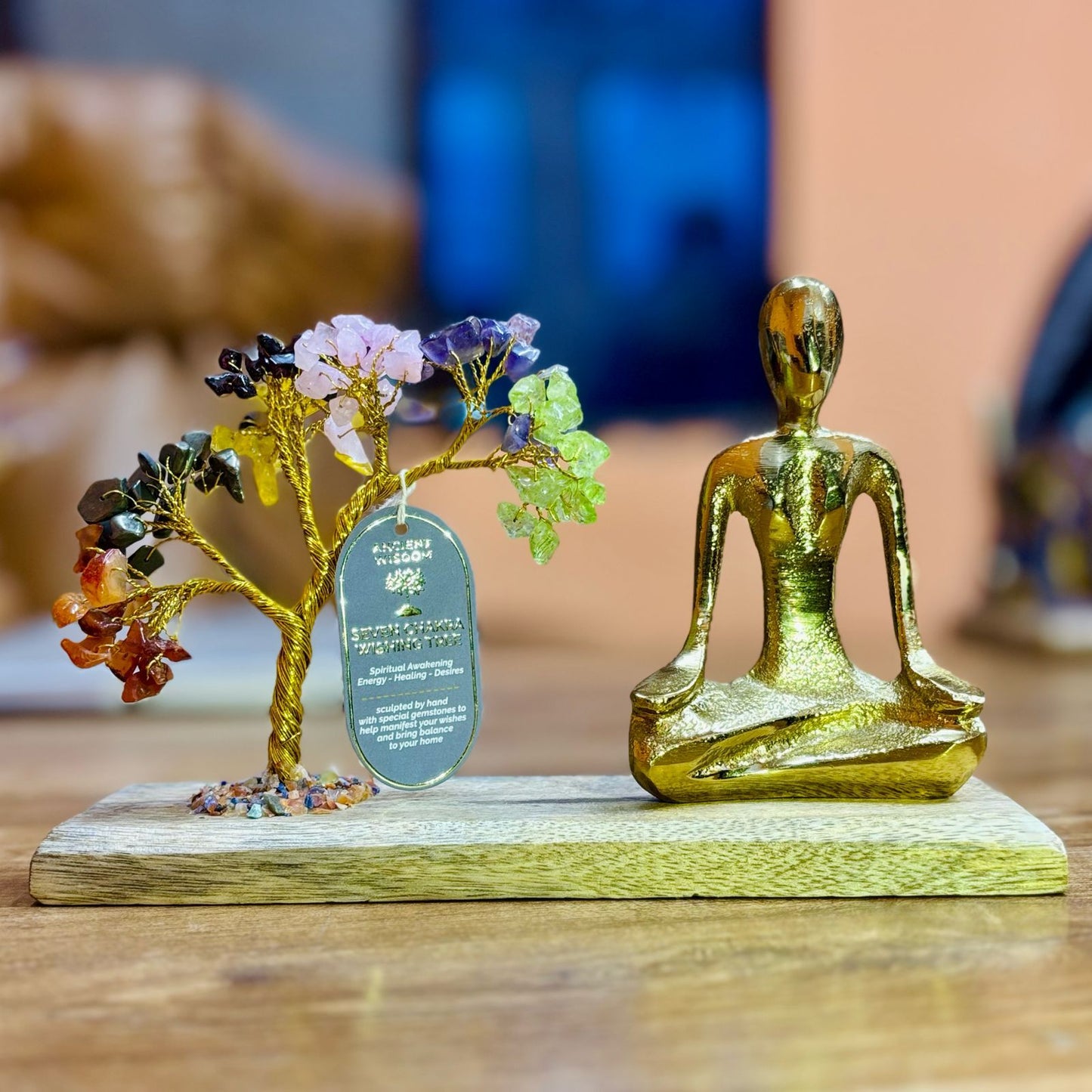 Sieben-Chakra Yogagarten – Handgefertigter Edelsteinbaum mit Mudra-Pose