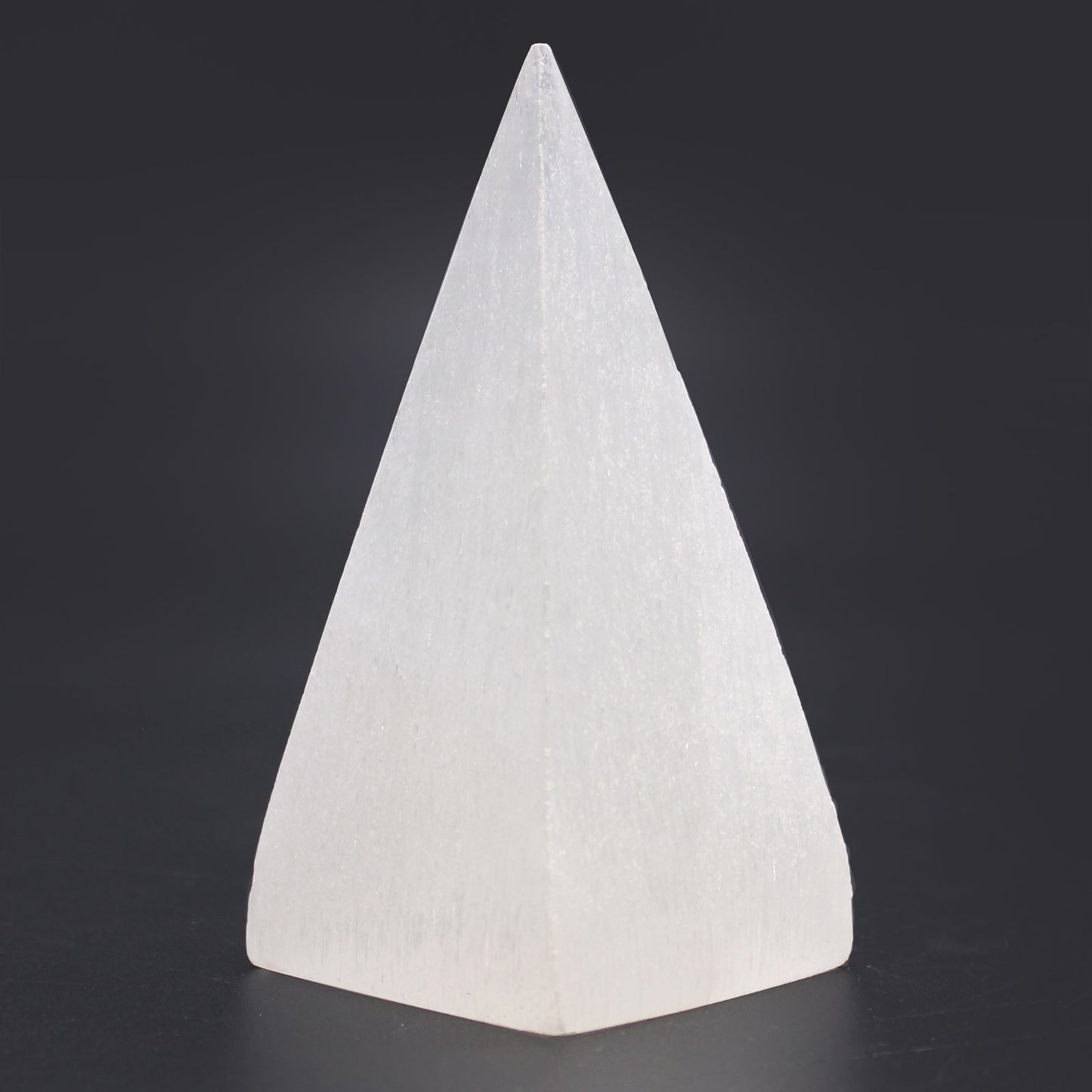 Handgefertigte Selenit-Pyramide 10 cm – Energetischer Kristall für Klarheit
