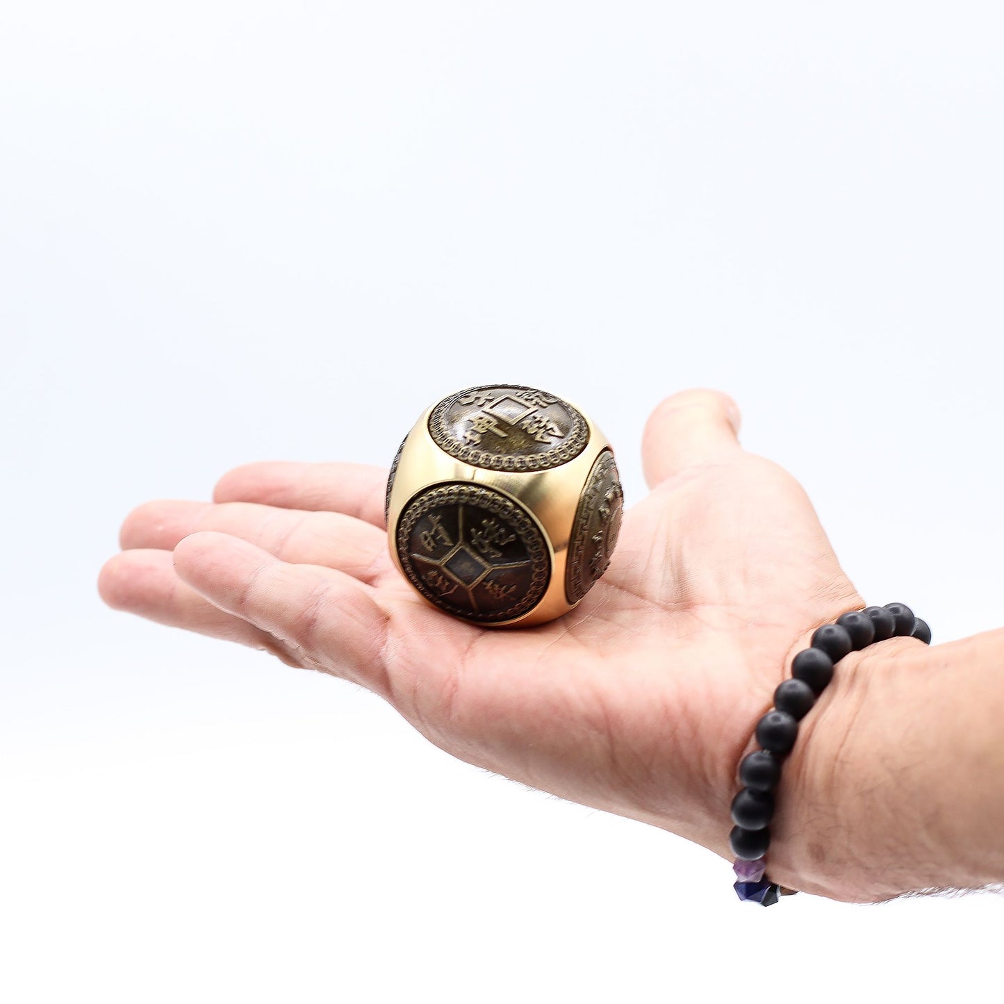 Großer Feng-Shui Drehwürfel aus Messing – Tischschmuck für Fokus und Harmonie
