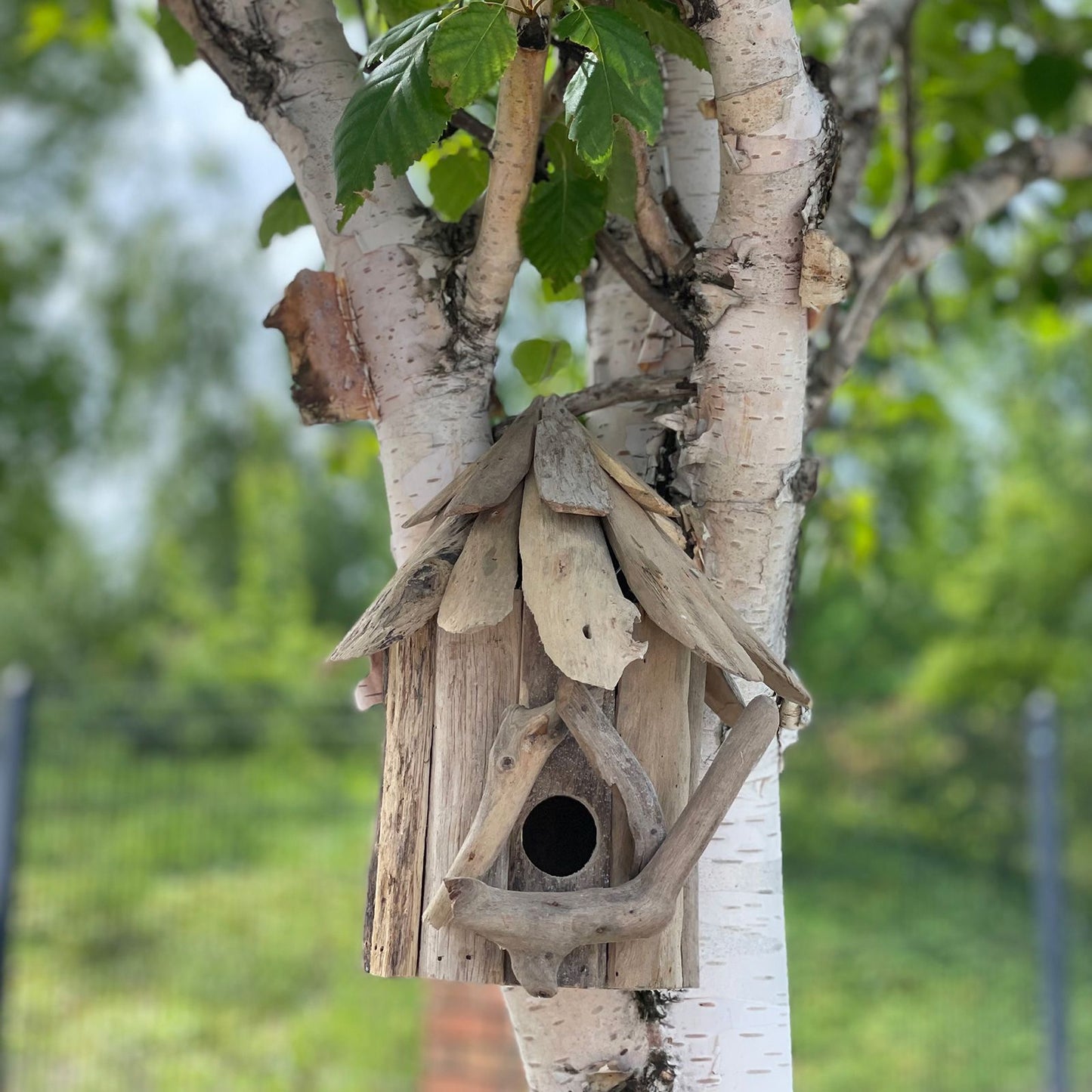 Wand-Nistkasten aus recyceltem Treibholz - Ein Unikat für Vögel