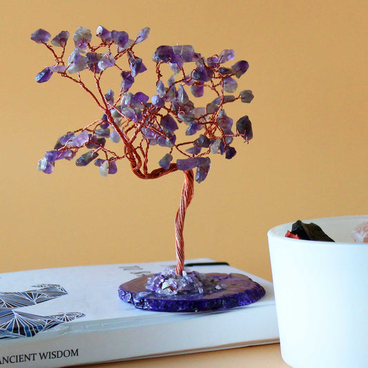 Edelsteinbaum Amethyst – Handgefertigter Mineralienbaum auf natürlicher Achat-Basis (100 Steine)