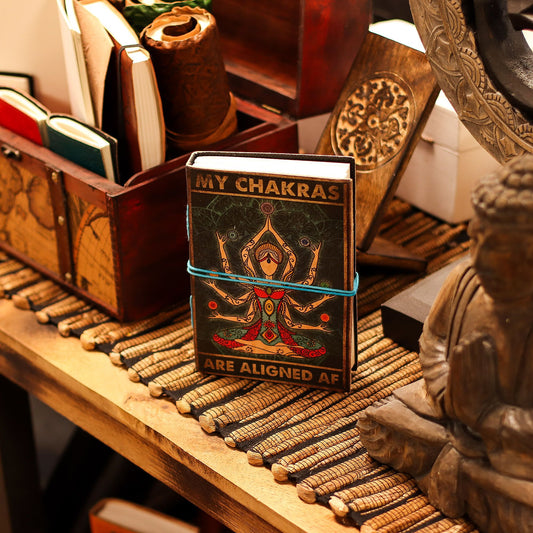 Notizbuch 'Chakra-Göttin' – Handgedrucktes Leder-Cover mit spirituellem Statement