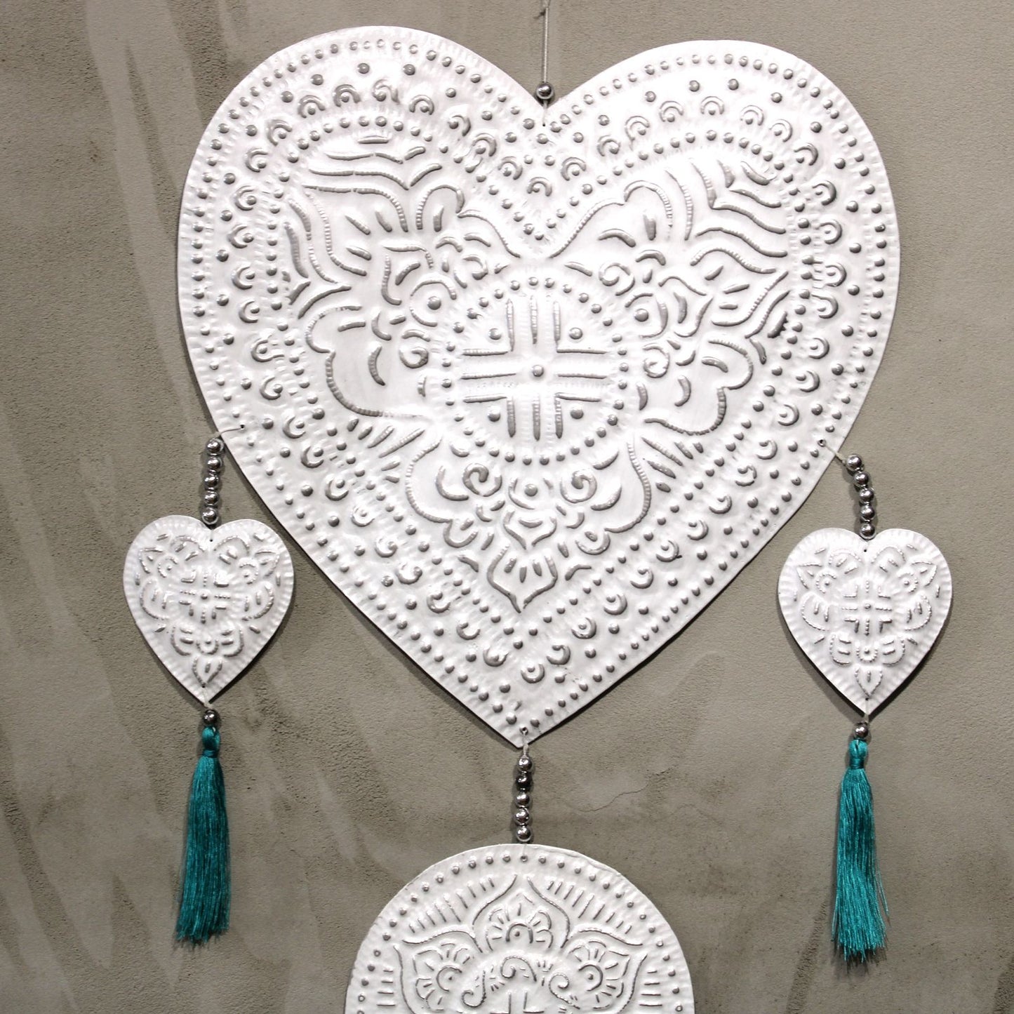 Bali Träume Herz-Mobile – Handbemalte Aluminium-Dekoration mit Perlen