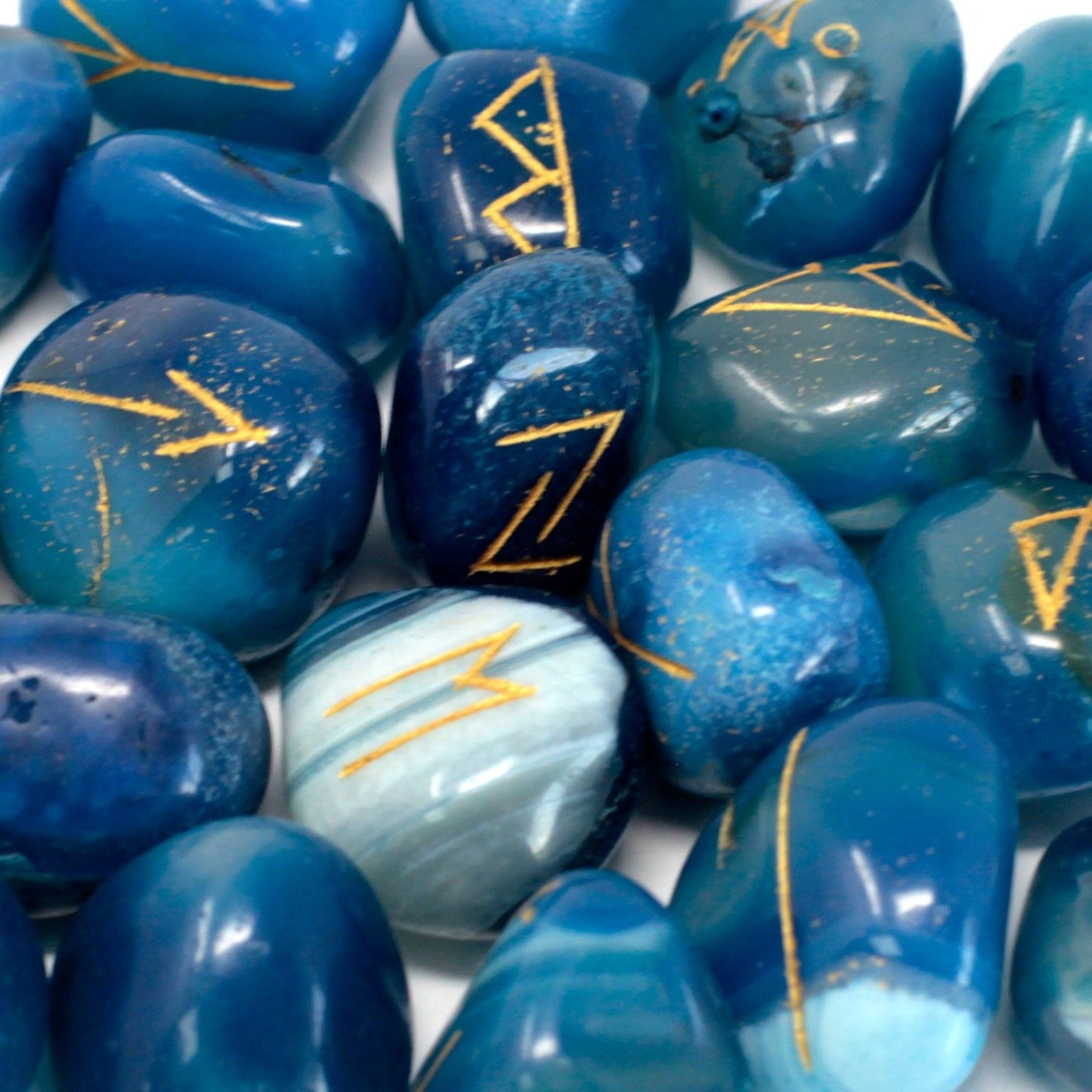 Runenset aus echtem Blauem Onyx mit Baumwollbeutel – Handgefertigte Mystik