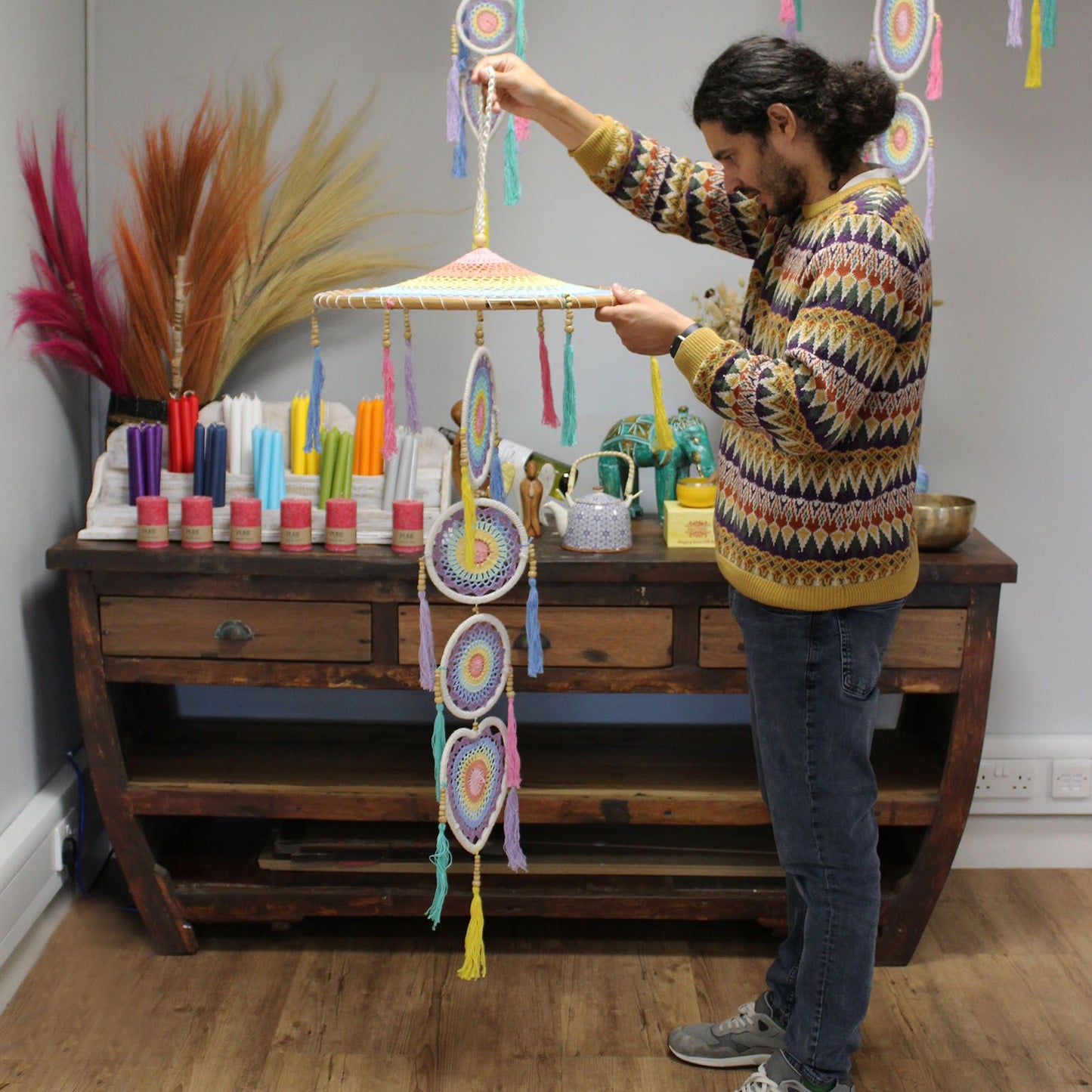 Großformatiger Traumfänger 'Bali Payung' (140cm) in Pastellfarben