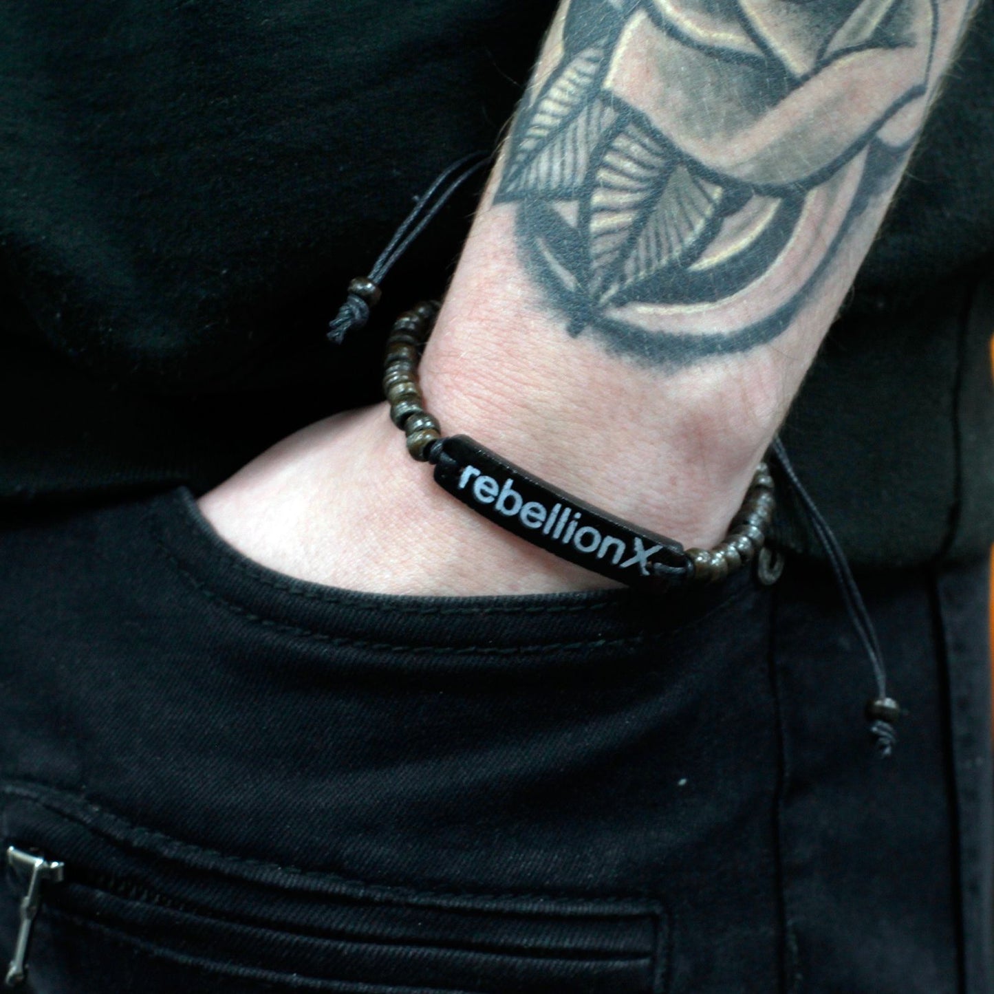 Statement Armband 'Rebellion X' aus Kokosholz - 6er Set