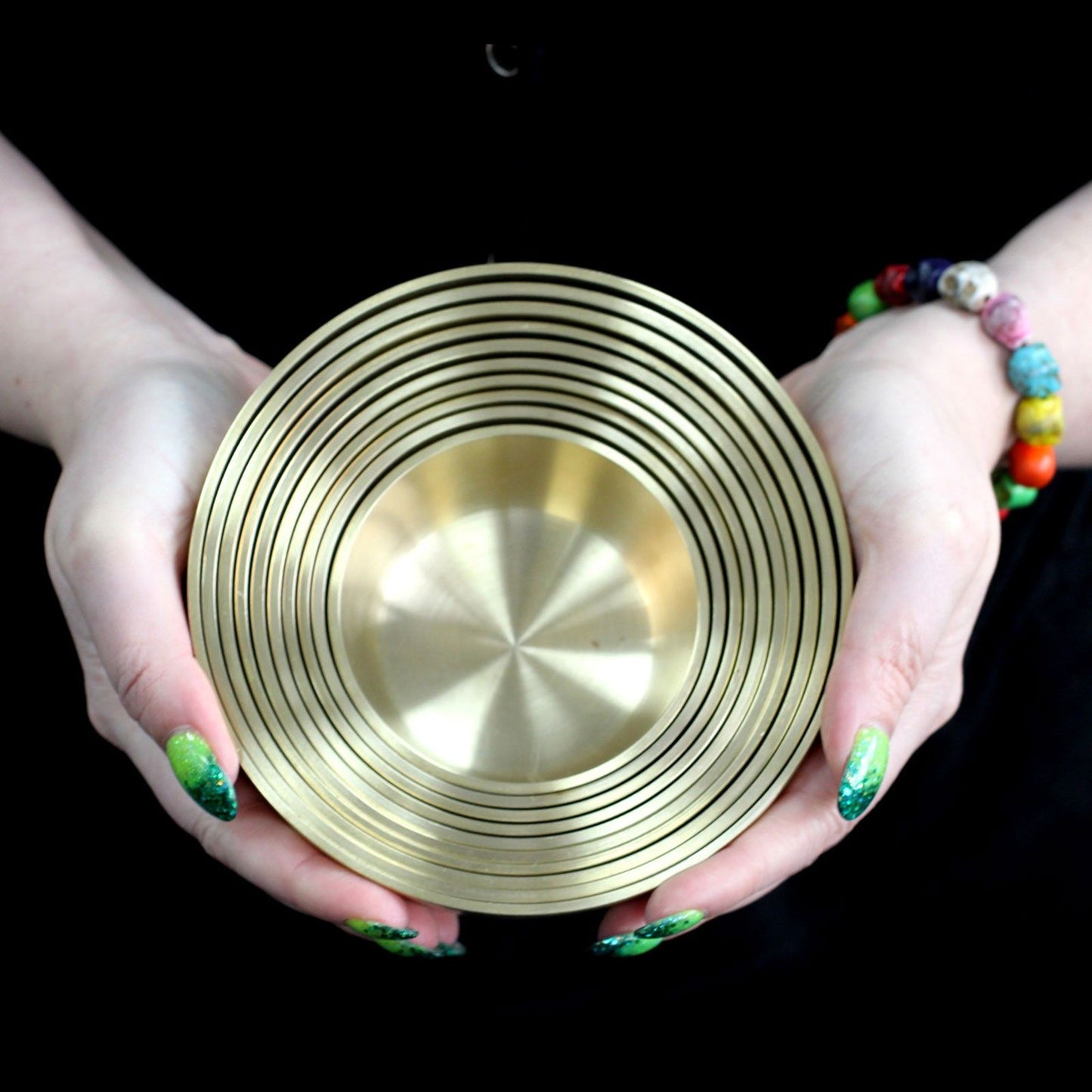 Tibetisches Klangschalen-Set aus Messing – 10-teilig inkl. Holzstab