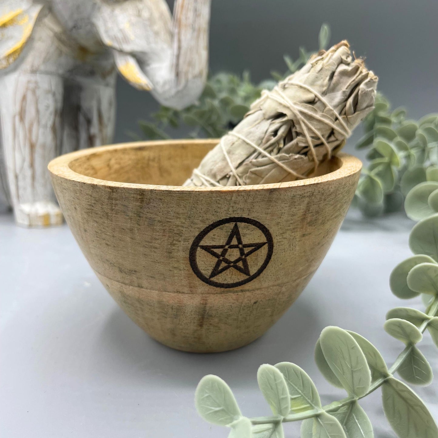 Ritualschale Pentagon aus Mangoholz – Handgeschnitzt, 12 x 7 cm