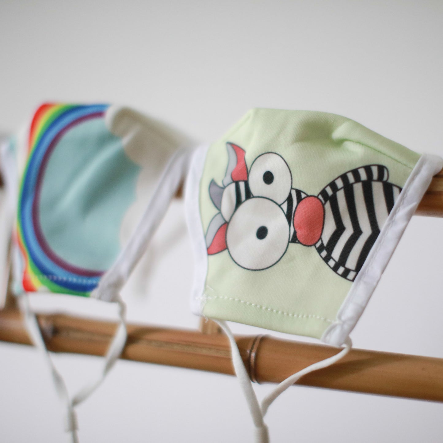 Wiederverwendbare Kindermaske Crazy Zebra - Mit Filtertasche