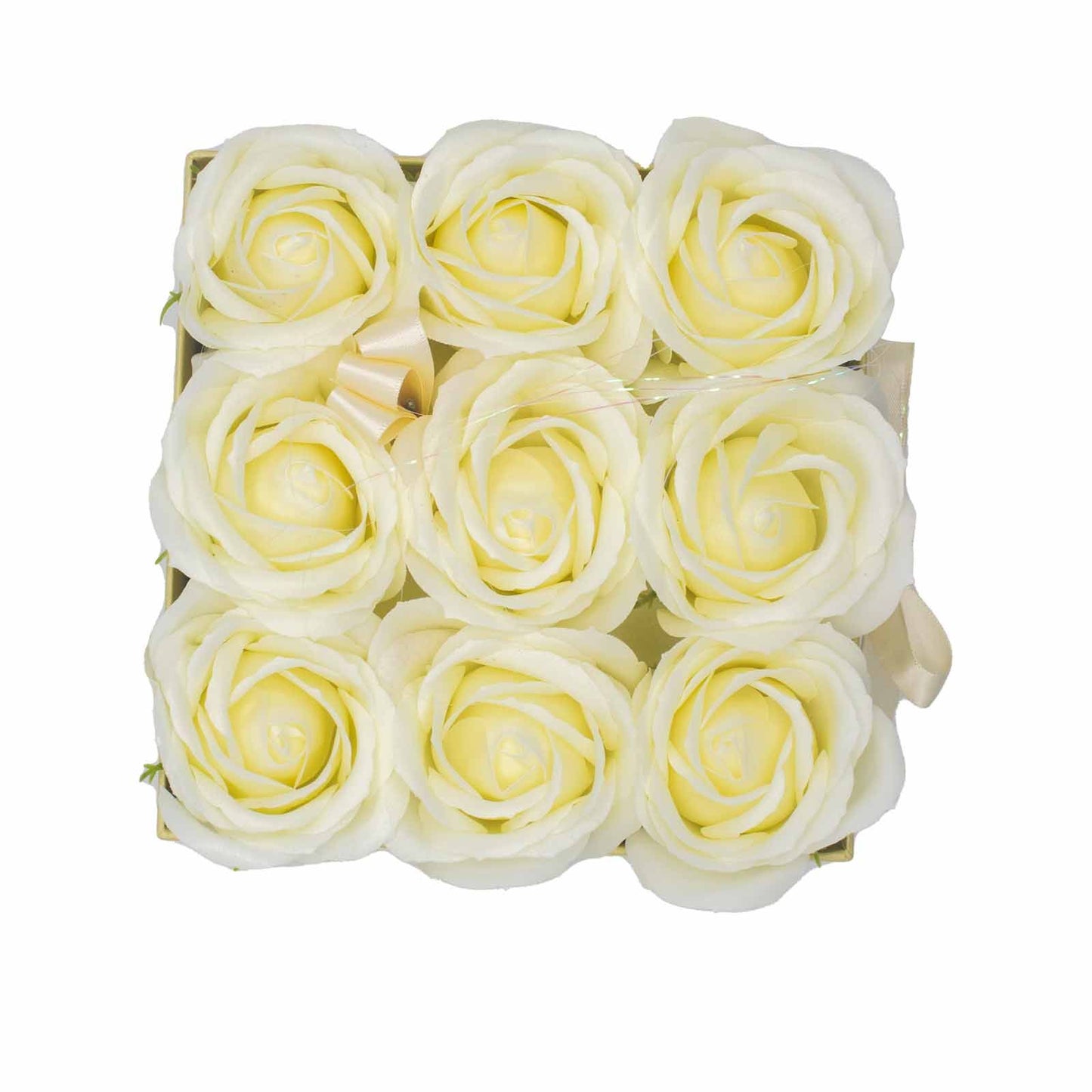 Seifenblumen Bouquet mit 9 cremefarbenen Rosen in Geschenkbox