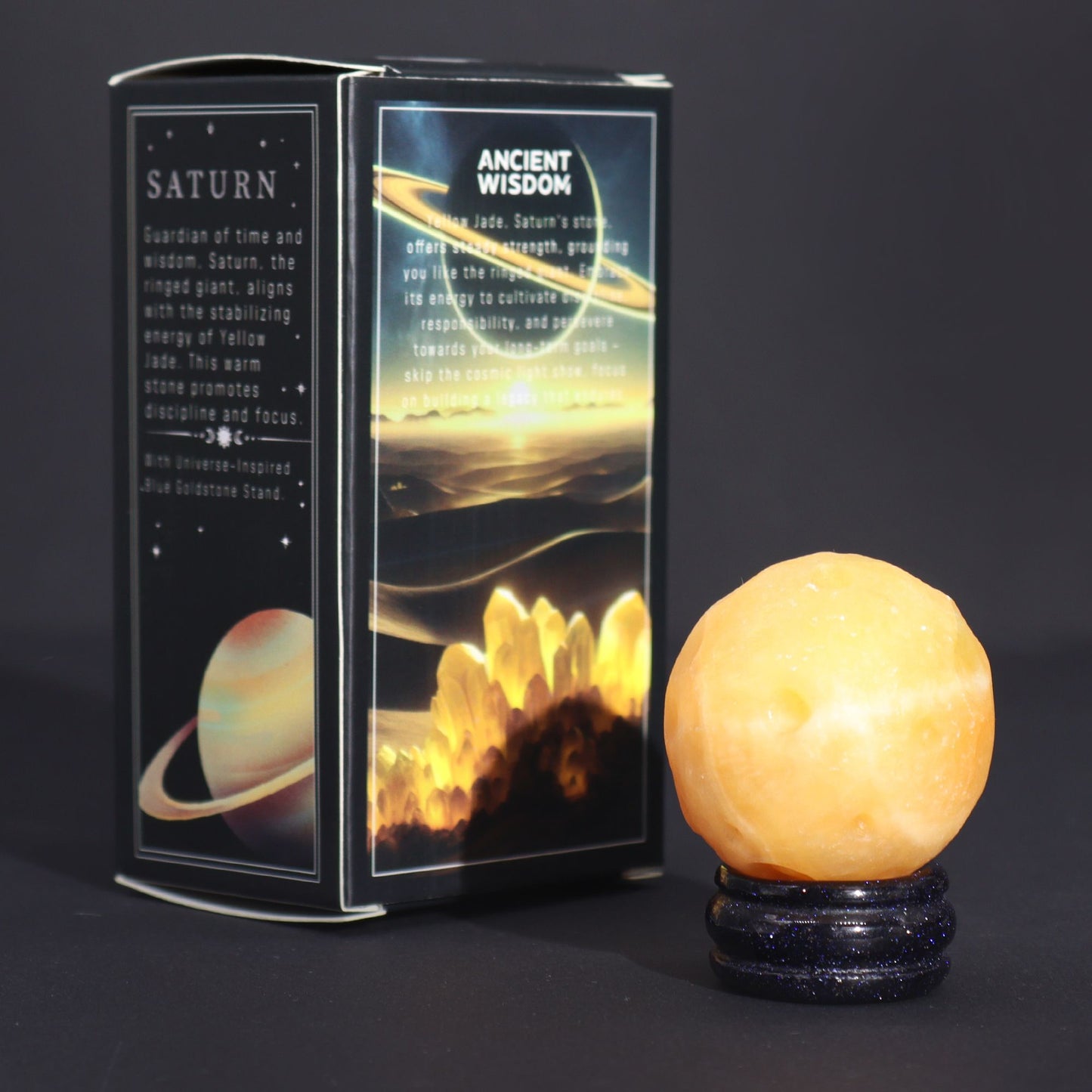 Saturn Edelsteinkugel aus Gelbem Jade – 40mm auf Goldfluss-Sockel