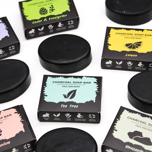 Naturseife mit Aktivkohle, Eukalyptus & Zedernholz – 85g
