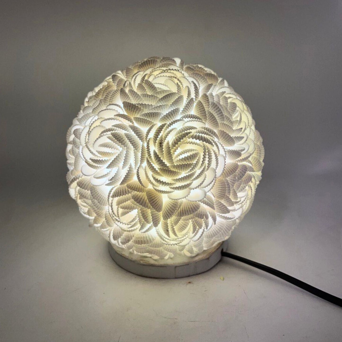 Muschel-Lampe 'Rose Globe' - 15cm - Handgefertigt in Bali
