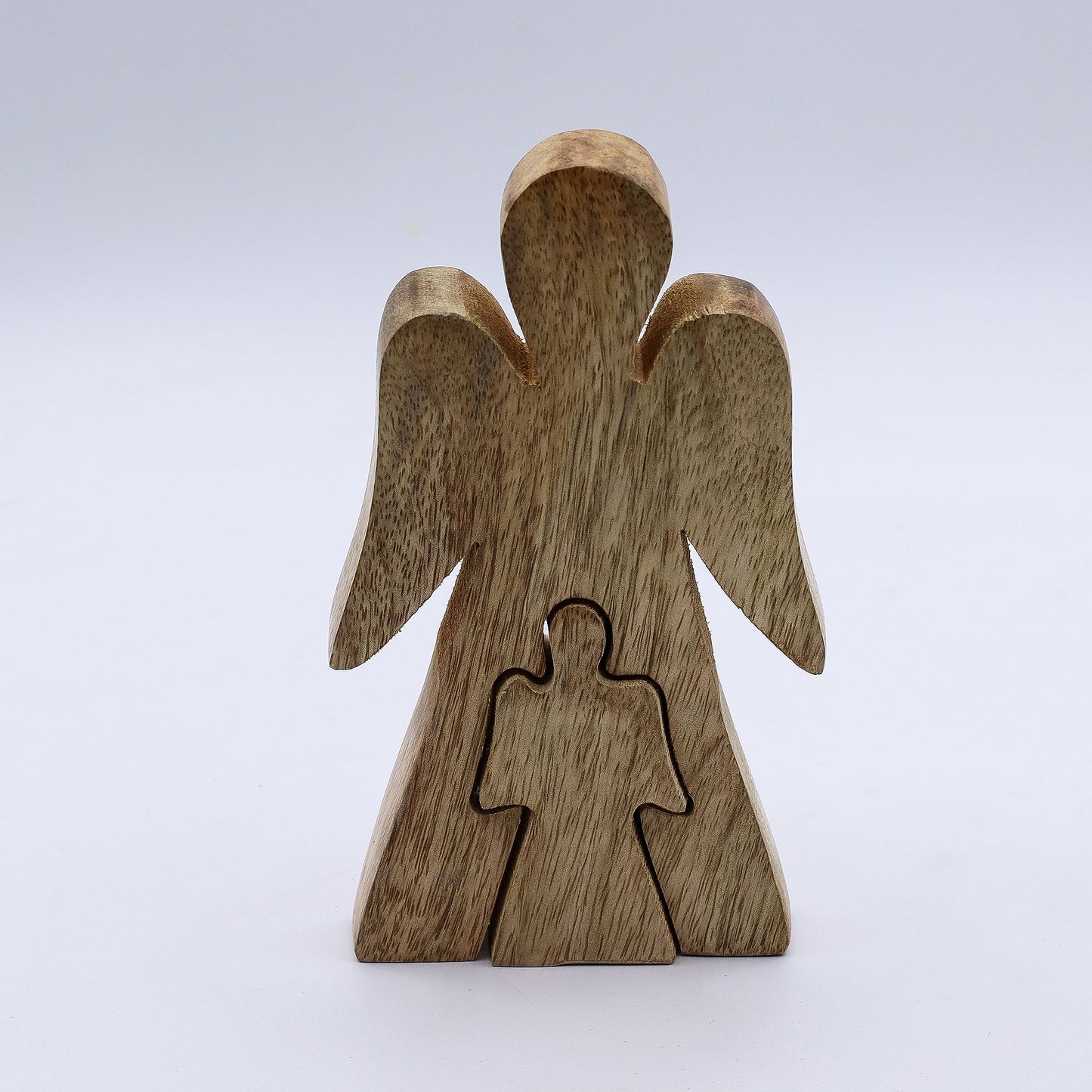 Engelsfigur aus Mango-Holz mit weißer Emaille – Symbol des Schutzes