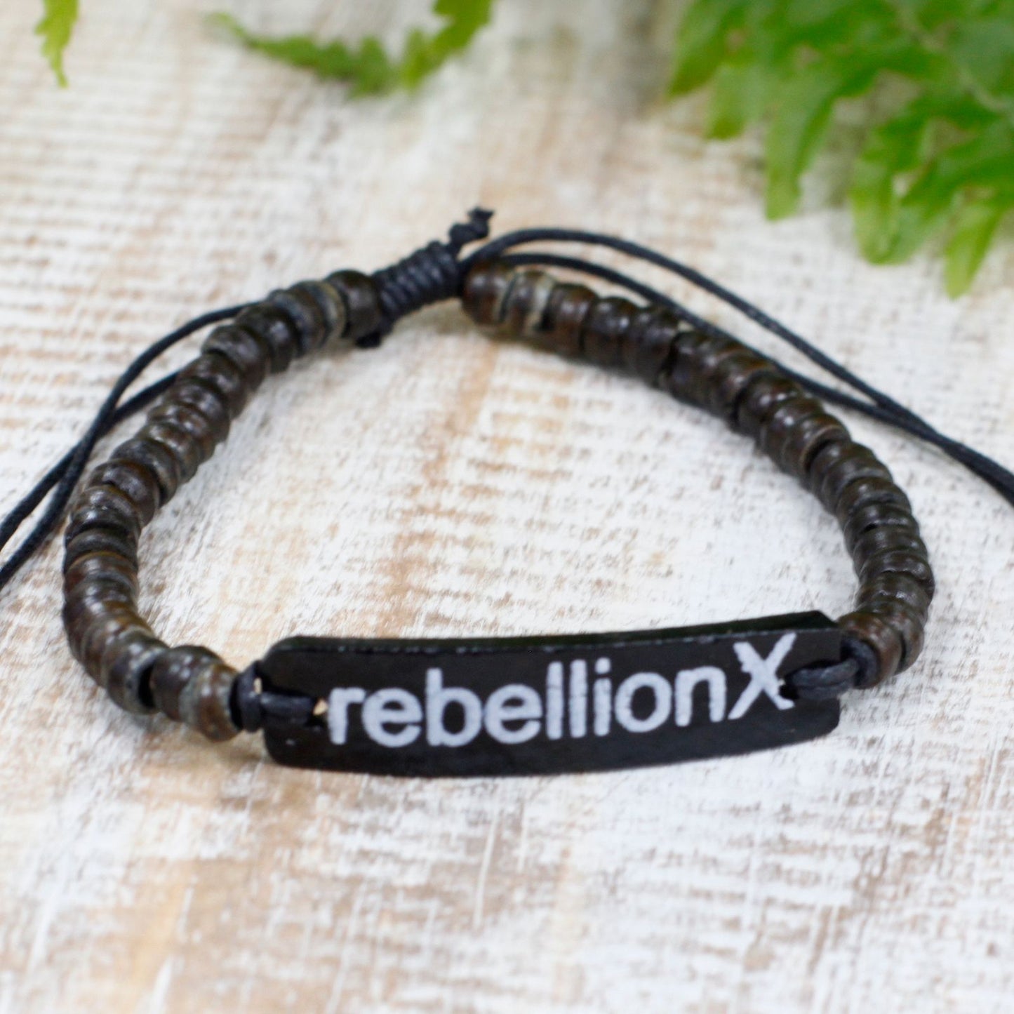 Statement Armband 'Rebellion X' aus Kokosholz - 6er Set