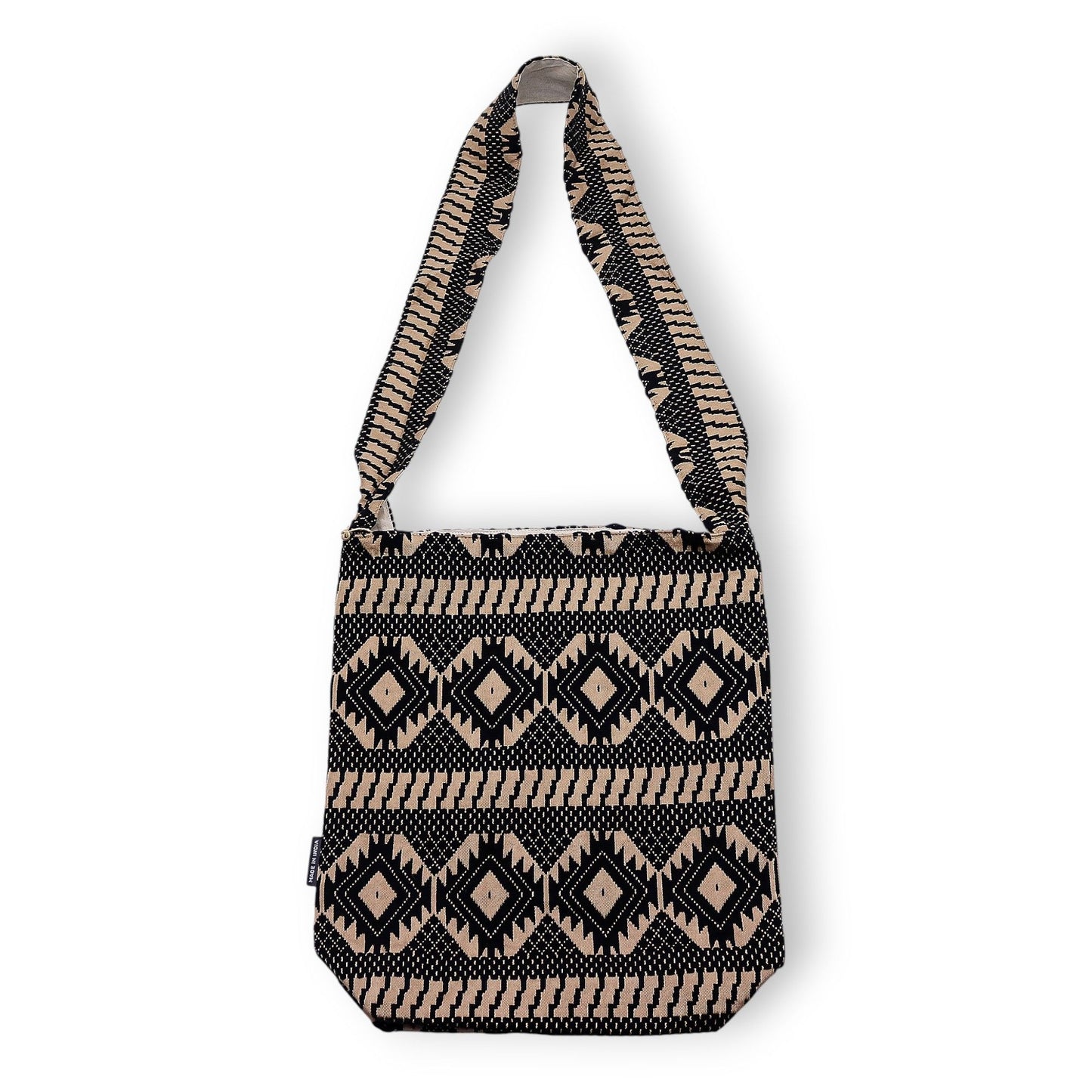 Desert Loom Nomad Carryall – Gewebte Schultertasche in Erdtönen