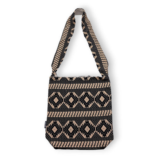 Desert Loom Nomad Carryall – Gewebte Schultertasche in Erdtönen