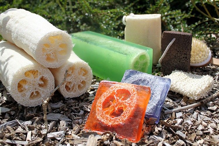 Naturseife mit Rosenblüten & Luffa-Peeling – Verwöhnpflege für zarte Haut