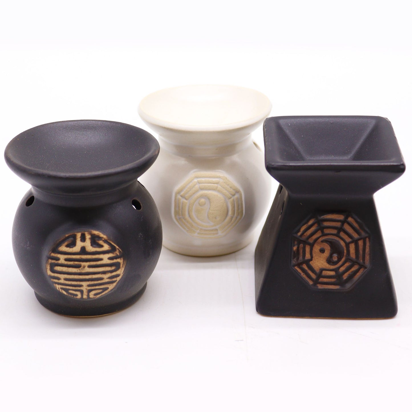 Keramik-Duftlampe mit Yin-Yang-Motiv im rustikalen Terrakotta-Design