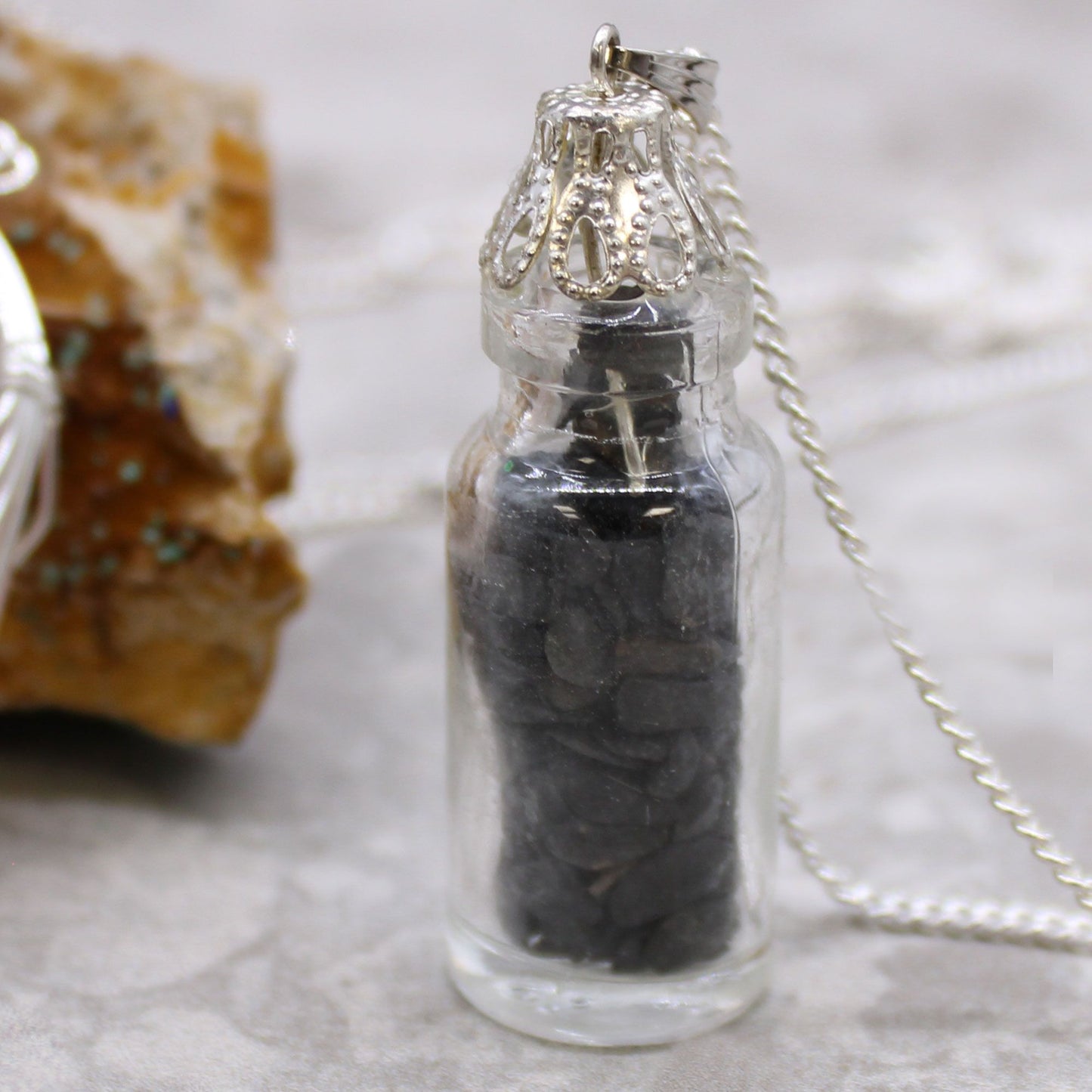 Flaschenschmuck-Kette mit schwarzem Onyx – Silberbeschichtetes Unikat