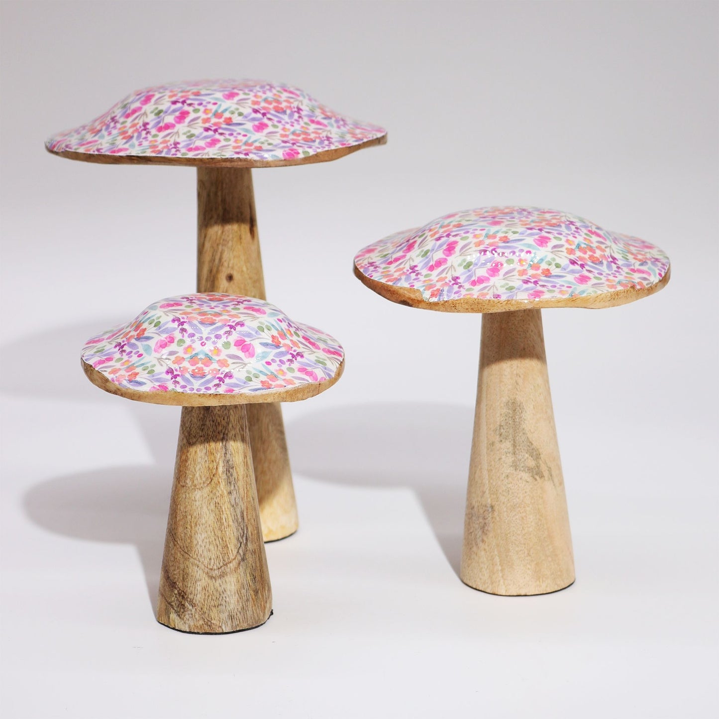 Dekopilz aus Mangoholz mit Blütenmuster - 15 cm, handbemalt