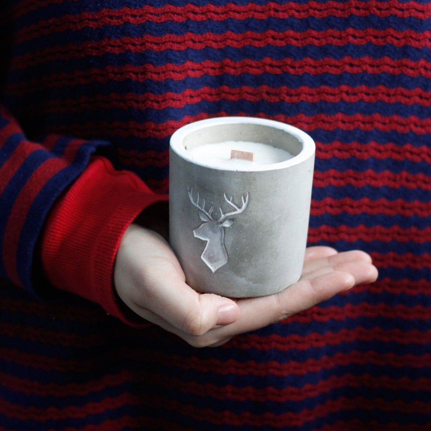 Beton-Duftkerze Stag Head mit Holzdocht - Whisky & Rauchholz Aroma