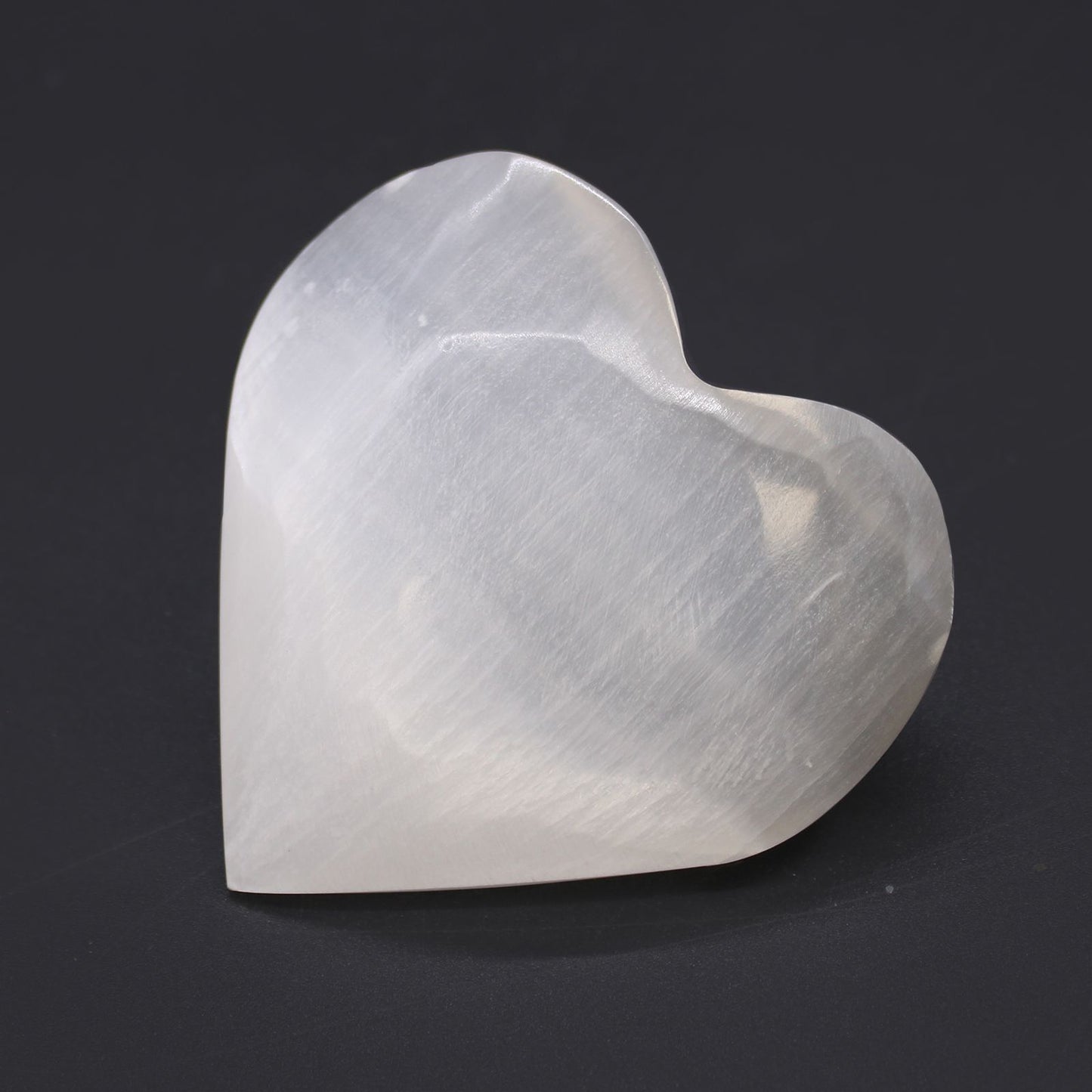 Selenit-Herz, handgeschliffen – Einzigartige Kristallfigur 7-8 cm