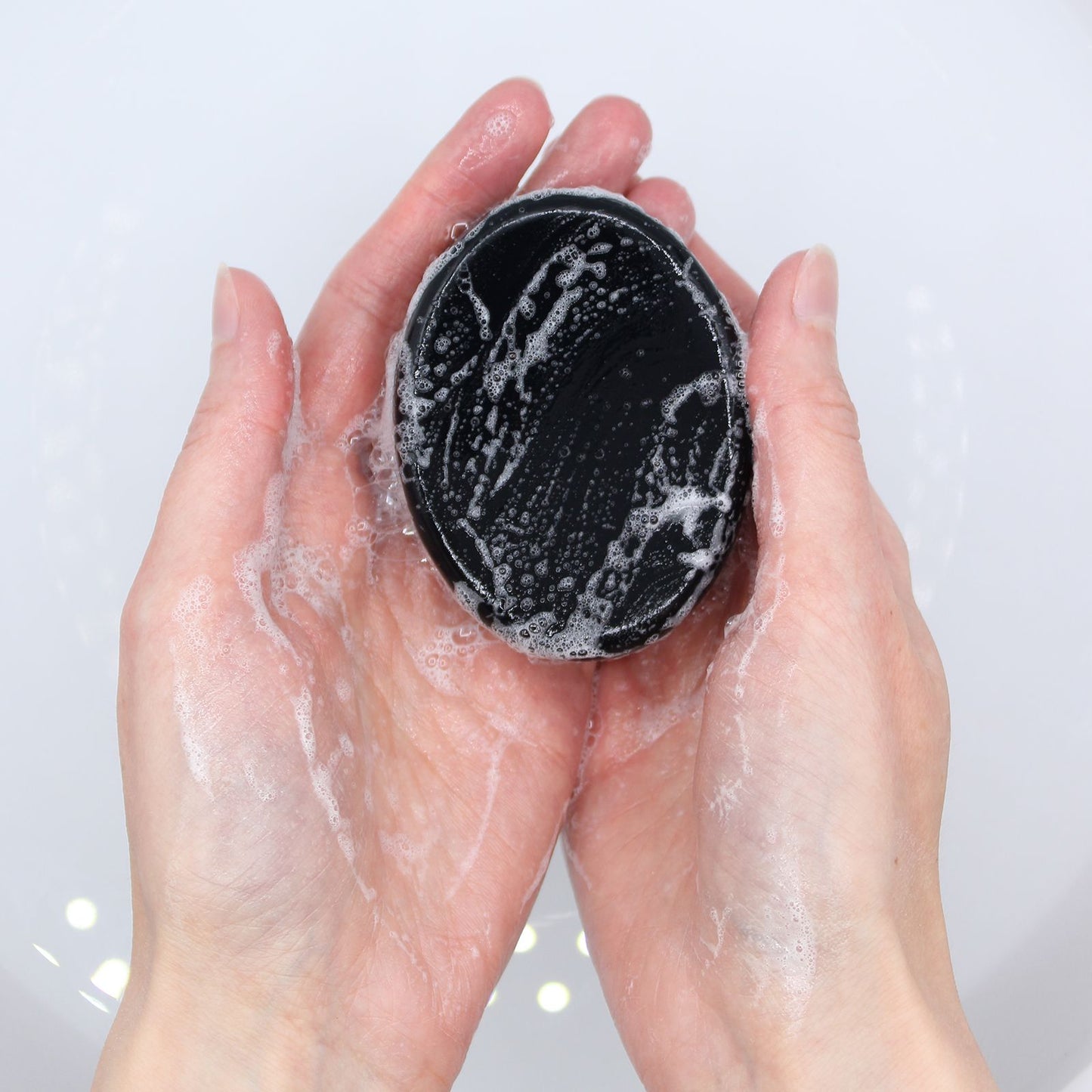Naturseife mit Aktivkohle & Zitrone – 85g für porentiefe Reinigung