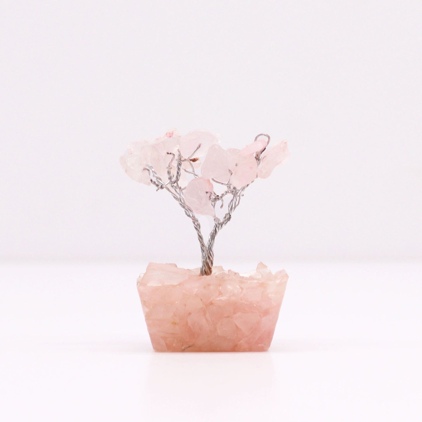 Mini-Edelsteinbaum aus Rosenquarz auf Orgonit-Basis – 15 Steine, 5 cm