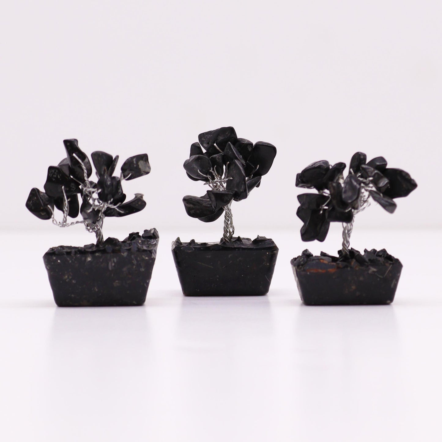 Mini-Edelsteinbaum aus schwarzem Achat auf Orgonit-Basis – Handgefertigtes Kunstwerk