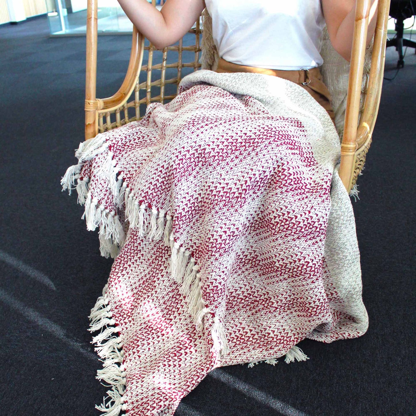 Baumwollüberwurf Ruby – Zweifarbiges Webmuster mit Fransen in 125 x 150 cm