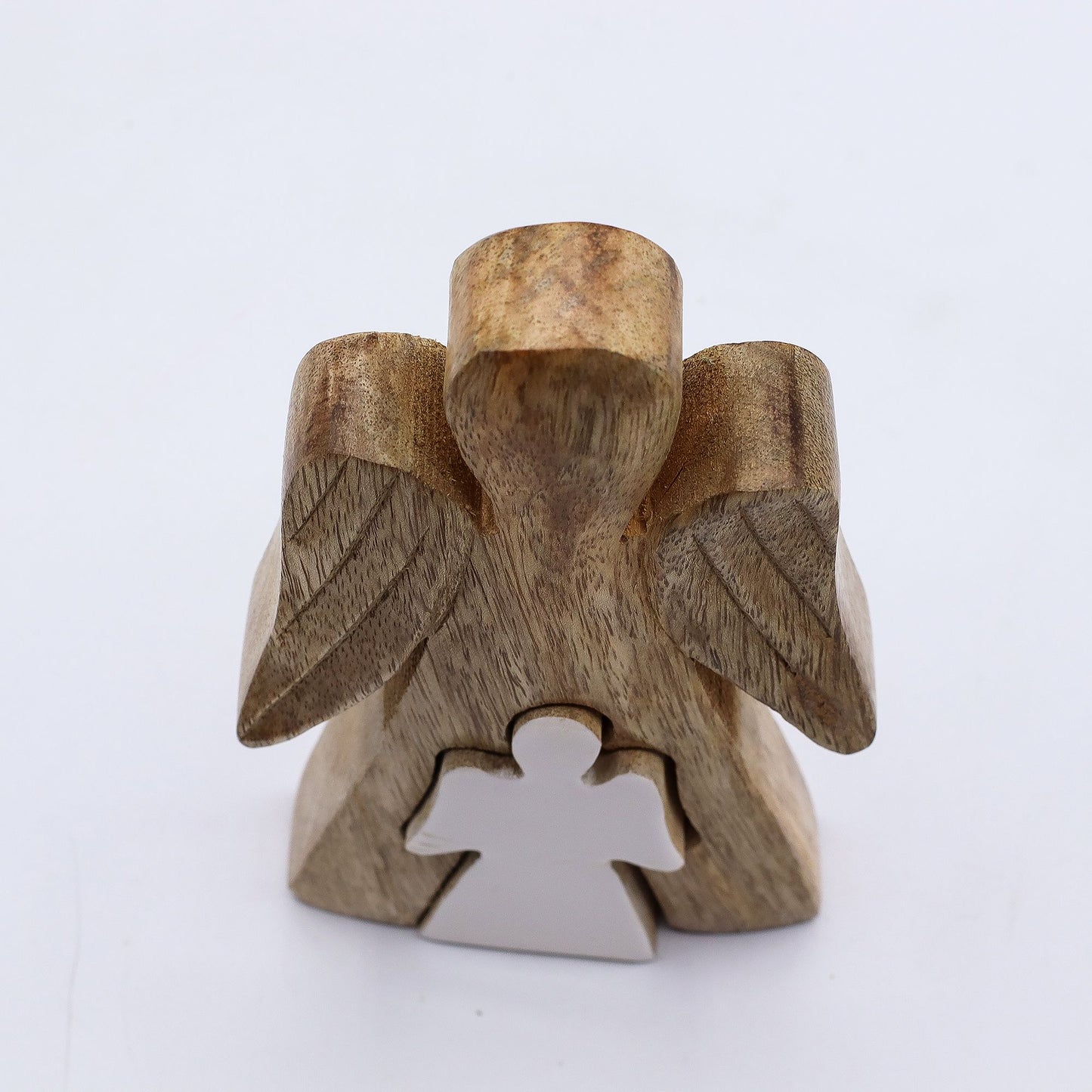 Engelsfigur aus Mango-Holz mit weißer Emaille – Symbol des Schutzes